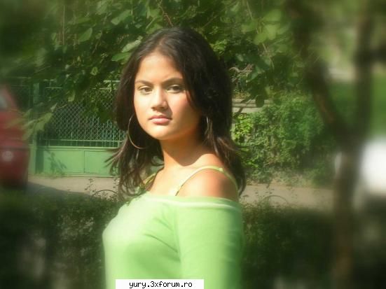 avatare... cine iesit miss monnet isnt she sweet (nope aici era suparata intra soarili ochi