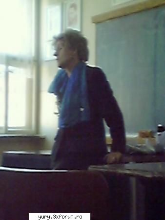 profesori scoala capitolu profesori avem cine face mijto incepem profa romana zisu asta are peruca